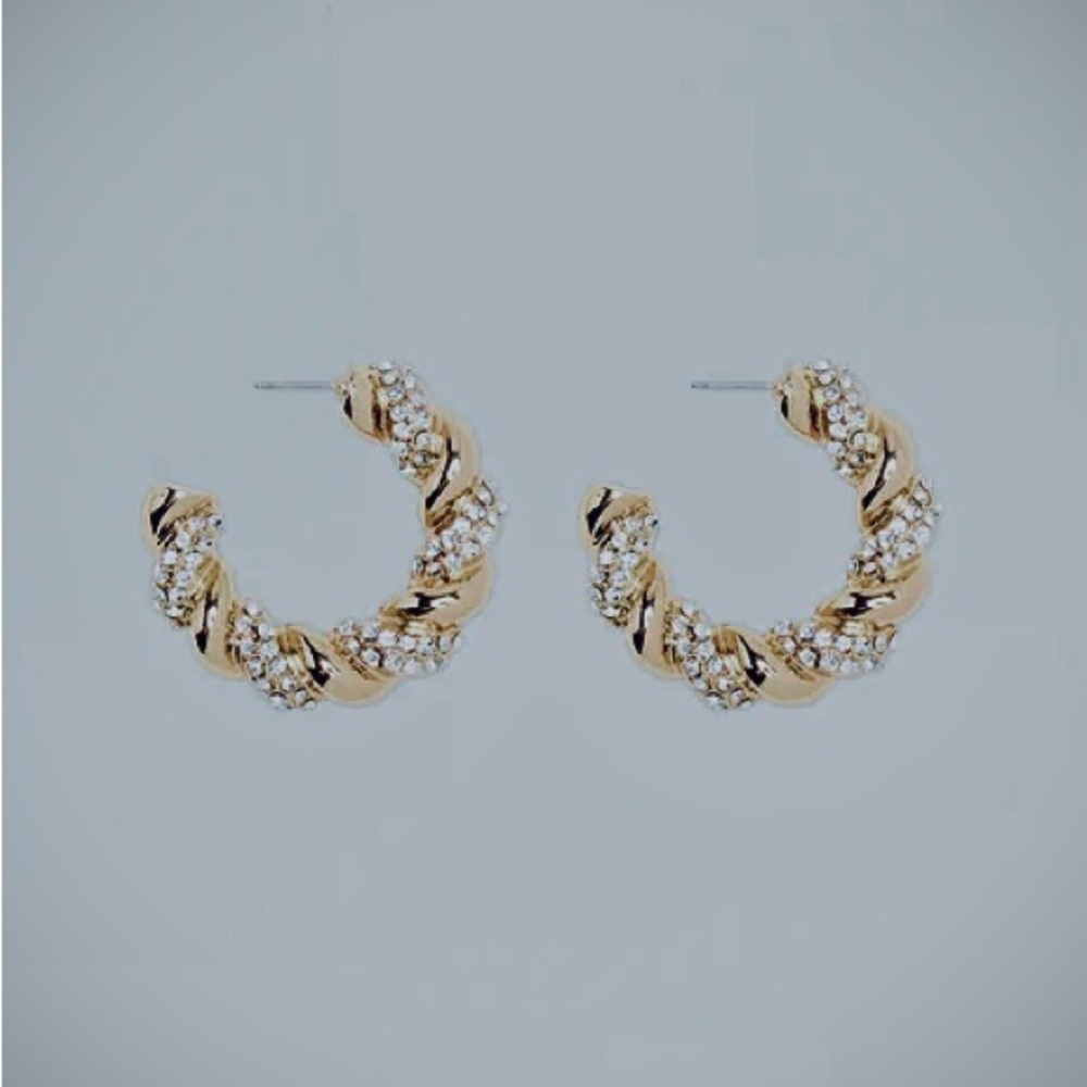 Major Plans Rhinestone Hoop Earrings NEW đˇď¸ - Picture 2 of 3